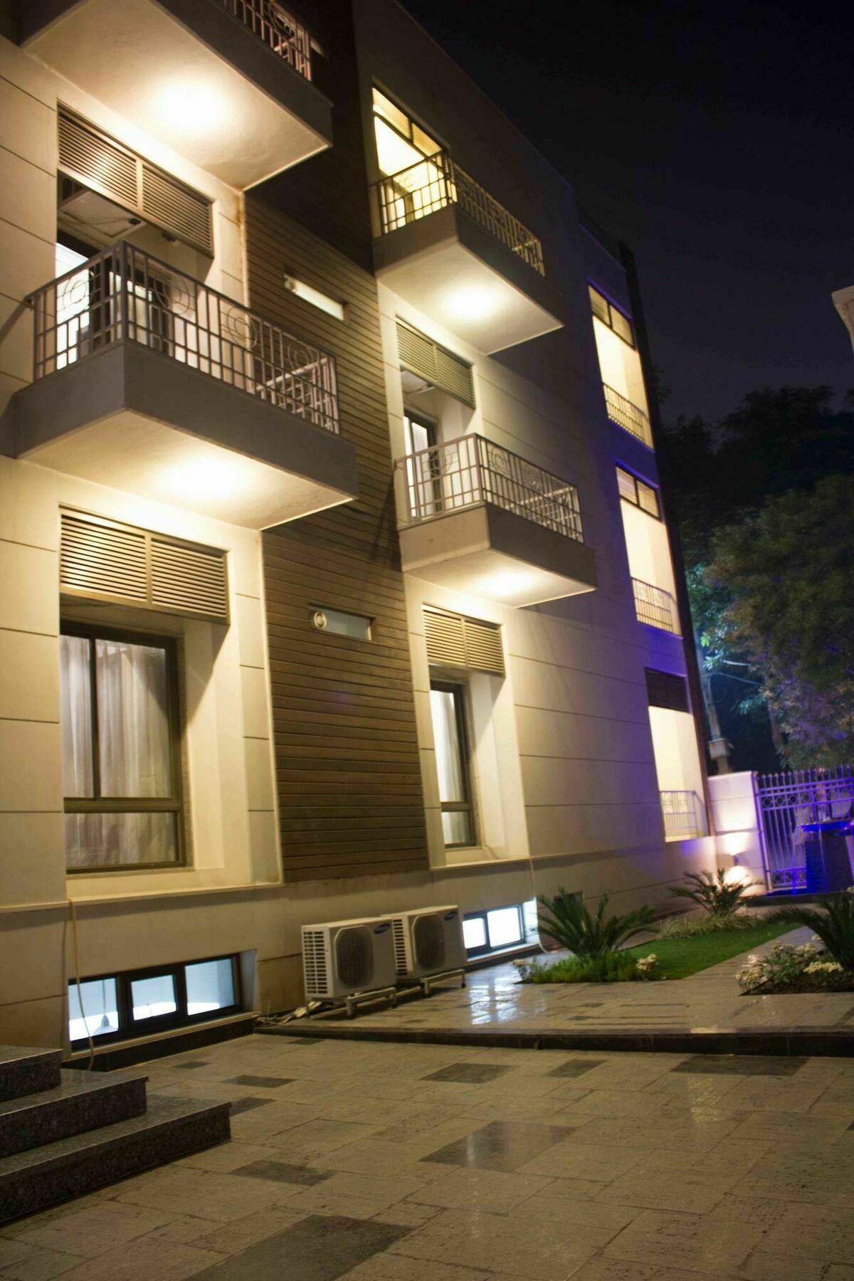 Stately Suites Mg Road Gurgaon Exterior foto